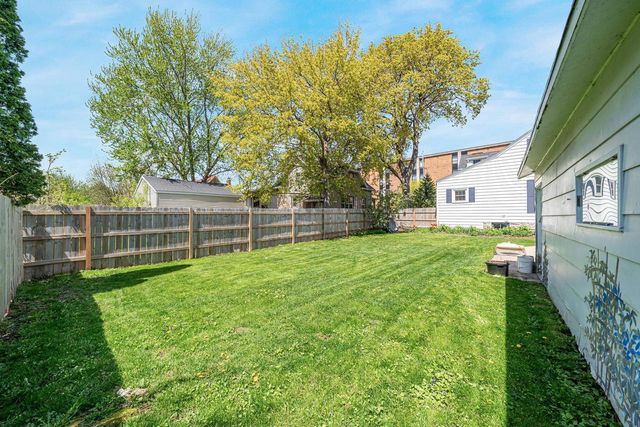 1119 E PARKWAY AVENUE, Oshkosh, WI 54901