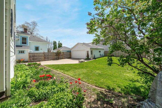 1119 E PARKWAY AVENUE, Oshkosh, WI 54901