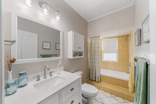 1119 E PARKWAY AVENUE, Oshkosh, WI 54901