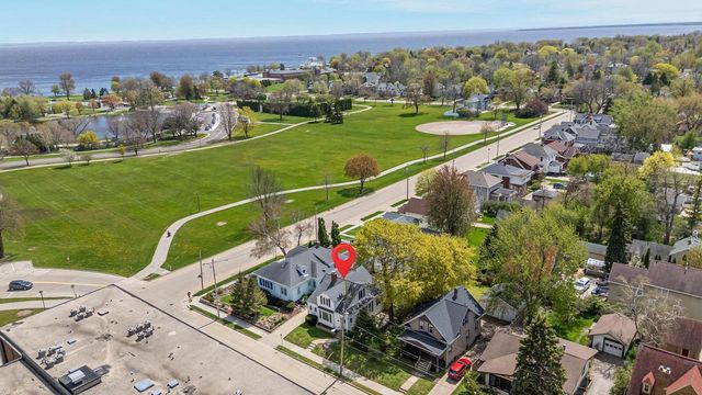 1119 E PARKWAY AVENUE, Oshkosh, WI 54901