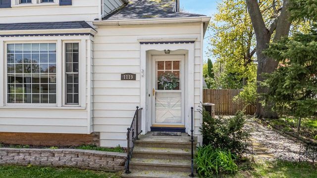1119 E PARKWAY AVENUE, Oshkosh, WI 54901