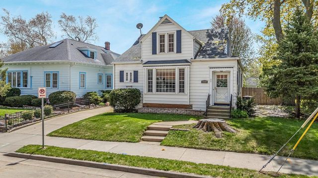 1119 E PARKWAY AVENUE, Oshkosh, WI 54901