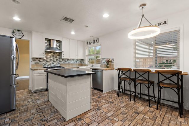 1783 Keesler Cir, Suisun City, CA 94585