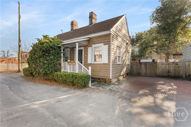 108 W Duffy Lane, Savannah, GA 31401
