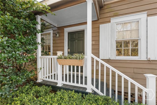 108 W Duffy Lane, Savannah, GA 31401