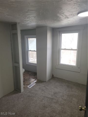 585 W Glendale Street, Bedford, OH 44146