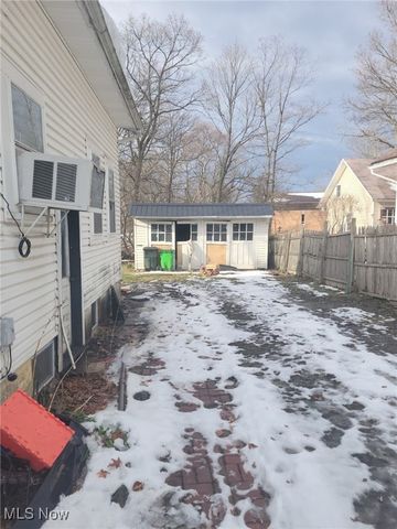 585 W Glendale Street, Bedford, OH 44146