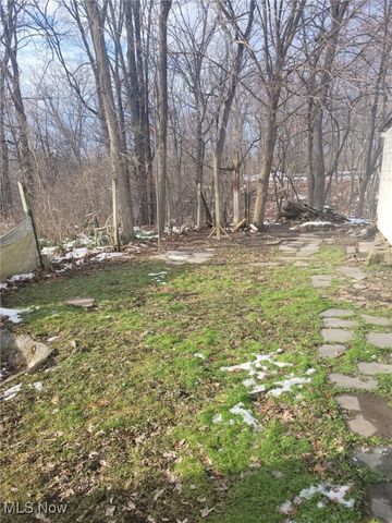 585 W Glendale Street, Bedford, OH 44146