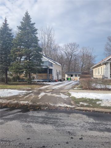 585 W Glendale Street, Bedford, OH 44146