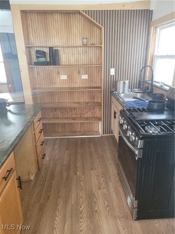 585 W Glendale Street, Bedford, OH 44146