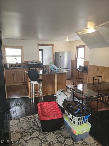 585 W Glendale Street, Bedford, OH 44146