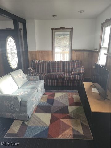 585 W Glendale Street, Bedford, OH 44146