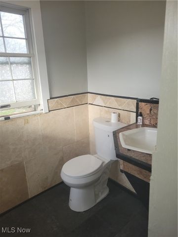 585 W Glendale Street, Bedford, OH 44146