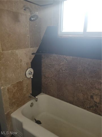 585 W Glendale Street, Bedford, OH 44146