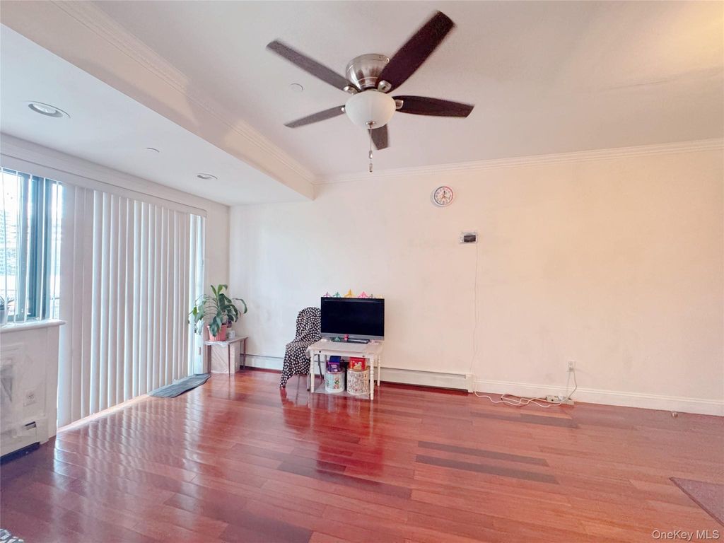 4105 College Point Boulevard 3, Flushing, NY 11355