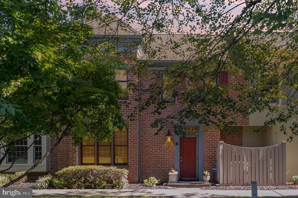 17 KENSINGTON SQUARE, Mechanicsburg, PA 17050