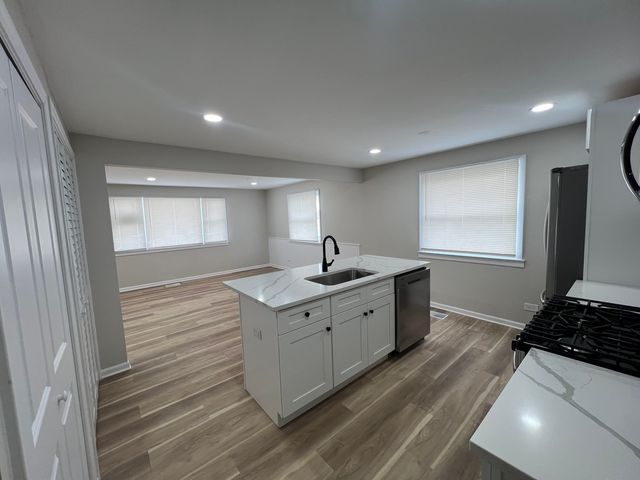 4813 W 102nd Street, Oak Lawn, IL 60453