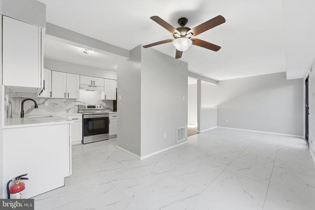 111 PRESIDENTIAL DR, Sicklerville, NJ 08081