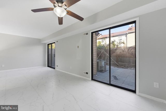 111 PRESIDENTIAL DR, Sicklerville, NJ 08081