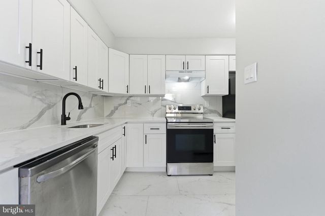 111 PRESIDENTIAL DR, Sicklerville, NJ 08081