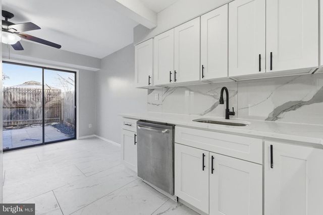 111 PRESIDENTIAL DR, Sicklerville, NJ 08081