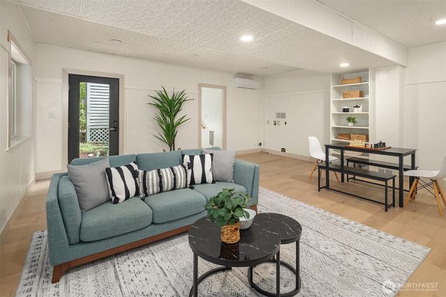 12640 Manzanita Road NE, Bainbridge Island, WA 98110