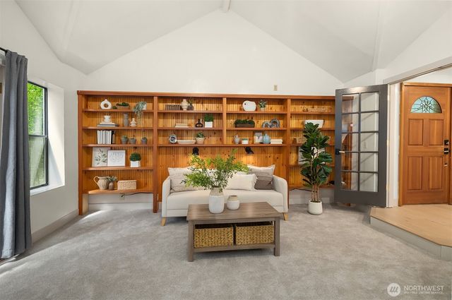 12640 Manzanita Road NE, Bainbridge Island, WA 98110