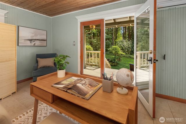 12640 Manzanita Road NE, Bainbridge Island, WA 98110