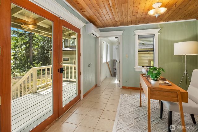 12640 Manzanita Road NE, Bainbridge Island, WA 98110