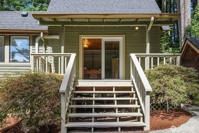 12640 Manzanita Road NE, Bainbridge Island, WA 98110