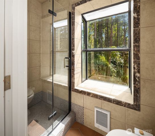 12640 Manzanita Road NE, Bainbridge Island, WA 98110