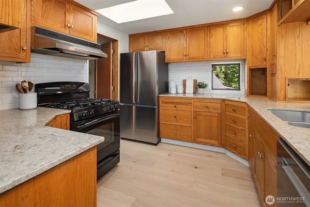 12640 Manzanita Road NE, Bainbridge Island, WA 98110