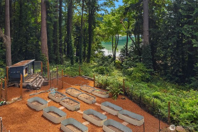 12640 Manzanita Road NE, Bainbridge Island, WA 98110
