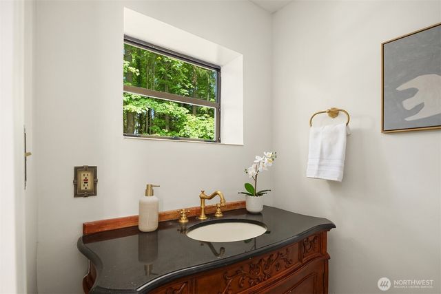 12640 Manzanita Road NE, Bainbridge Island, WA 98110
