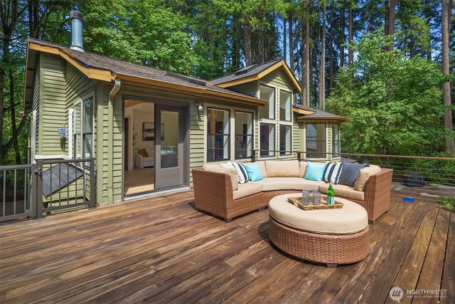 12640 Manzanita Road NE, Bainbridge Island, WA 98110