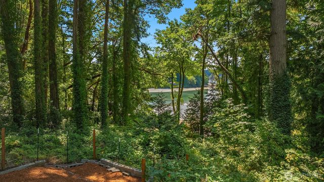 12640 Manzanita Road NE, Bainbridge Island, WA 98110