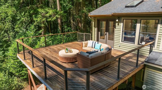 12640 Manzanita Road NE, Bainbridge Island, WA 98110
