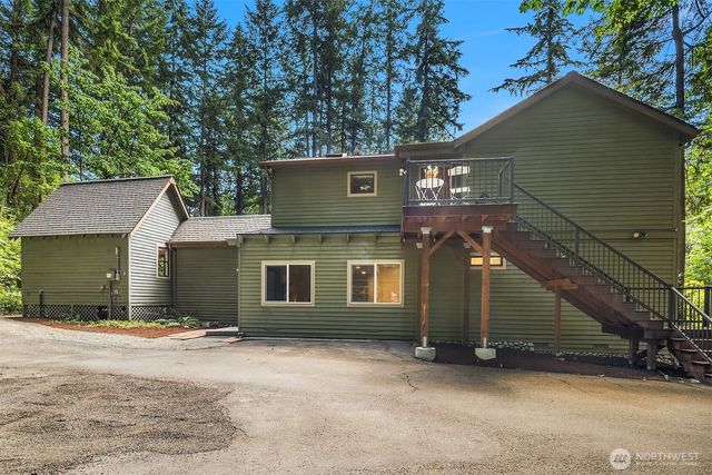 12640 Manzanita Road NE, Bainbridge Island, WA 98110