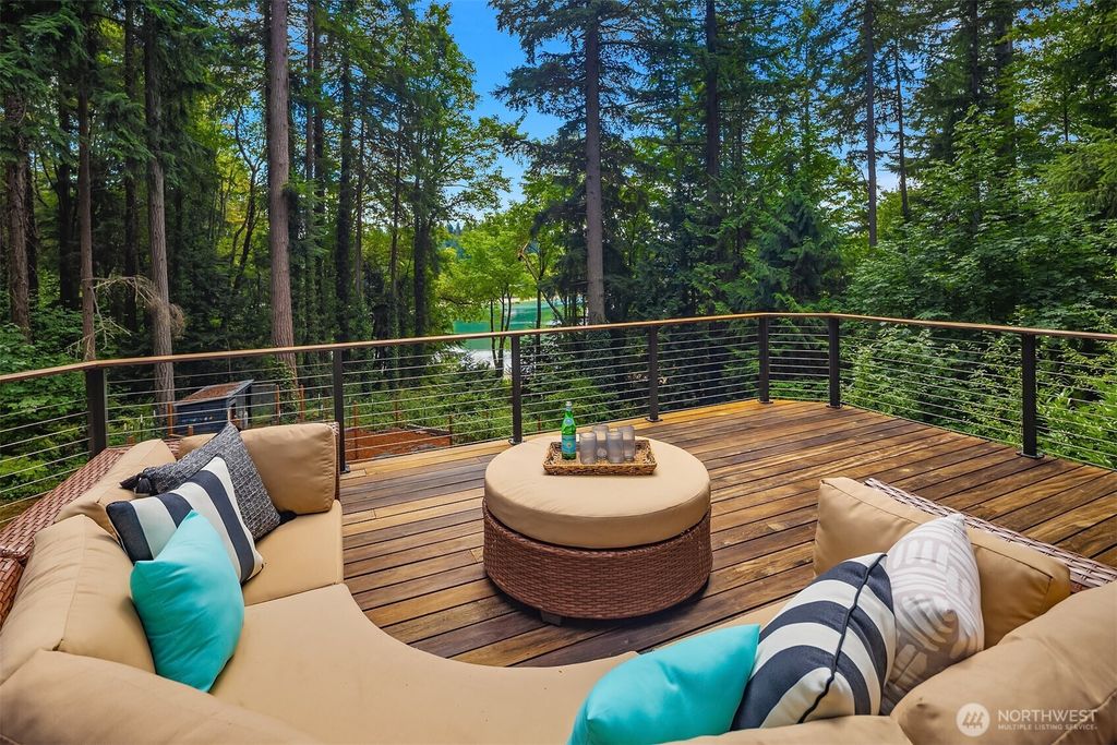 12640 Manzanita Road NE, Bainbridge Island, WA 98110