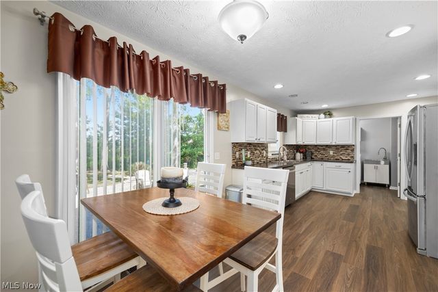 732 Oakdale Circle, Elyria, OH 44035