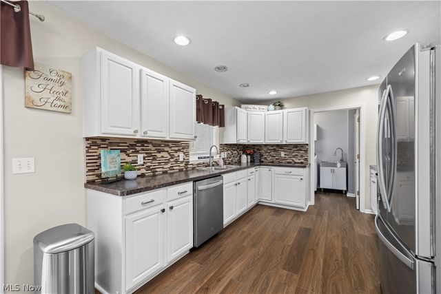 732 Oakdale Circle, Elyria, OH 44035