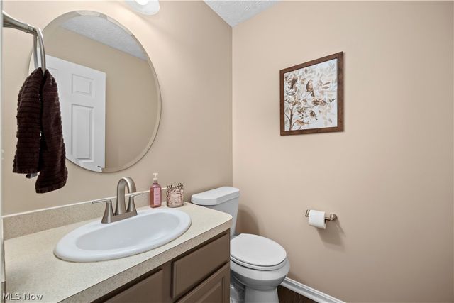 732 Oakdale Circle, Elyria, OH 44035