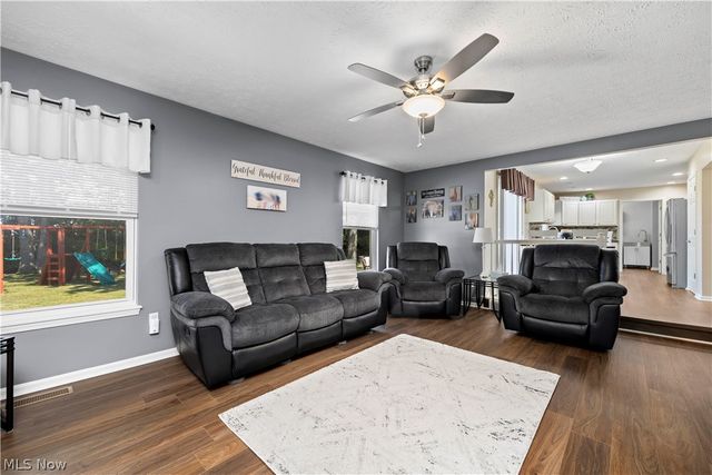 732 Oakdale Circle, Elyria, OH 44035