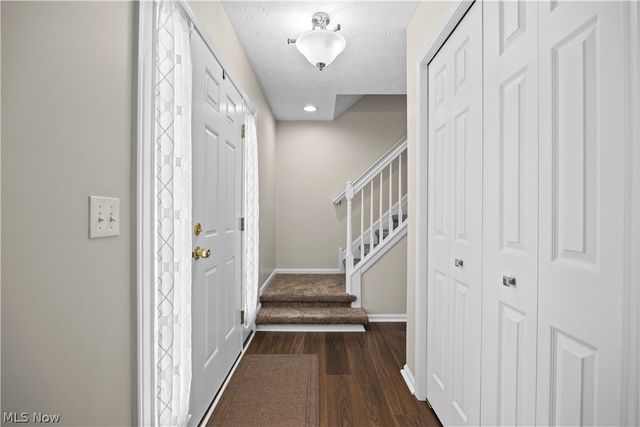 732 Oakdale Circle, Elyria, OH 44035
