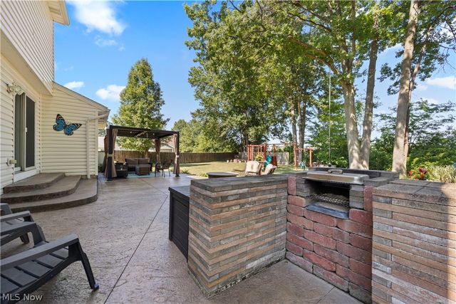 732 Oakdale Circle, Elyria, OH 44035