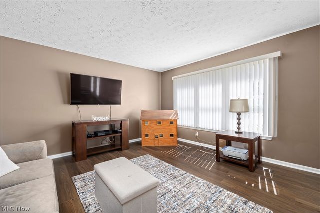 732 Oakdale Circle, Elyria, OH 44035