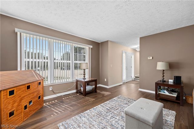 732 Oakdale Circle, Elyria, OH 44035