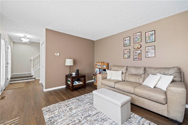 732 Oakdale Circle, Elyria, OH 44035
