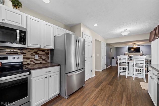 732 Oakdale Circle, Elyria, OH 44035