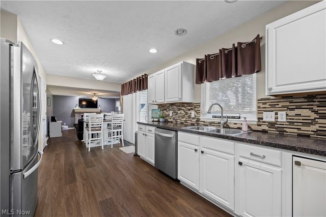 732 Oakdale Circle, Elyria, OH 44035